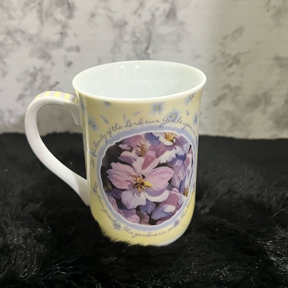 Tea cup - Picture 1 of 2